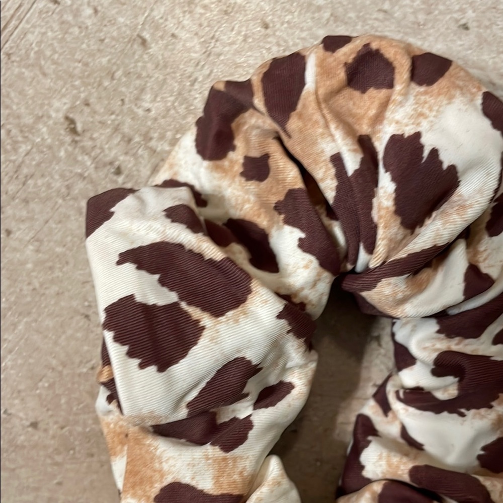 Leopard Print Scrunchie - Picture 4 of 4